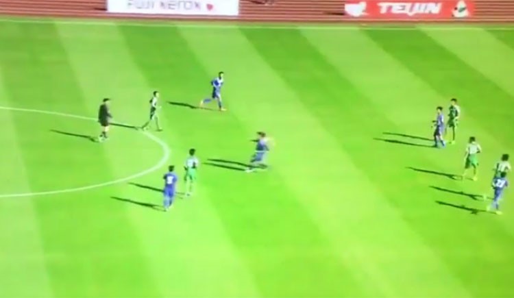  بالفيديو.. لاعب ياباني يُسجل هدفاً أسطورياً يستحق جائزة بوشكاش 