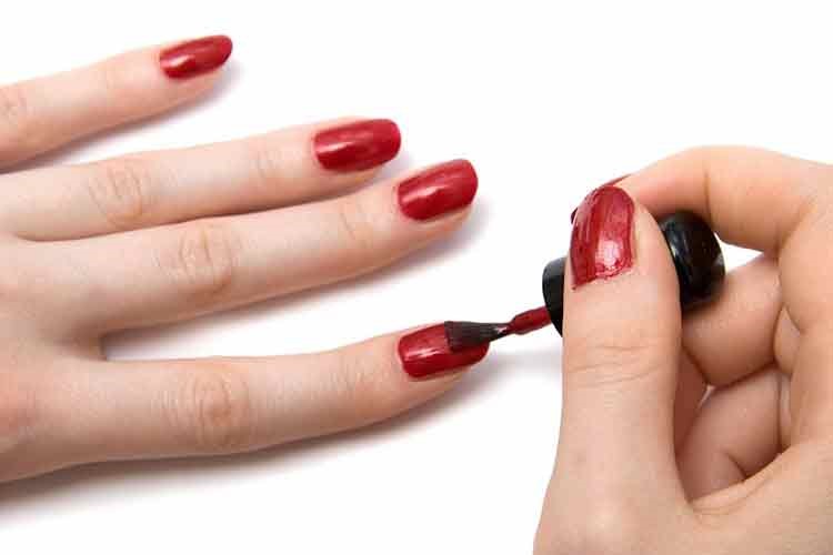 ما علاقة طلاء الأظافر بزيادة الوزن؟