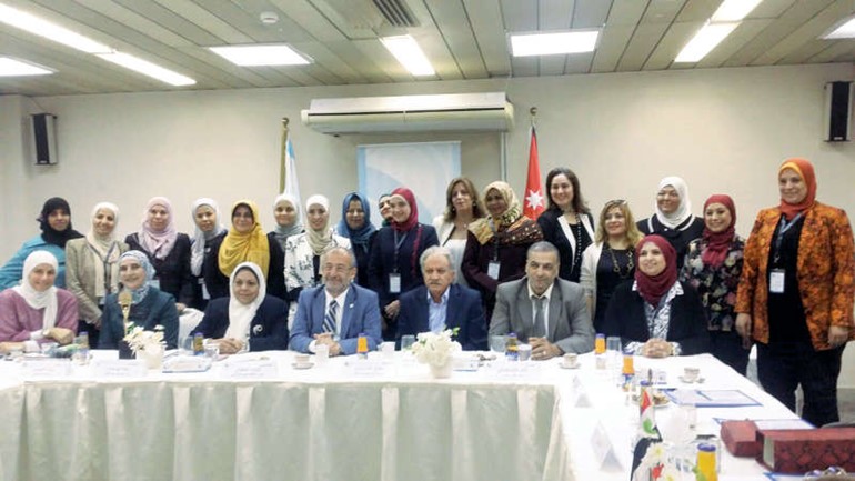 الحبيل مع زميلاتها والامين العام للاتحاد وعدد من الزملاء من النقابة الاردنية