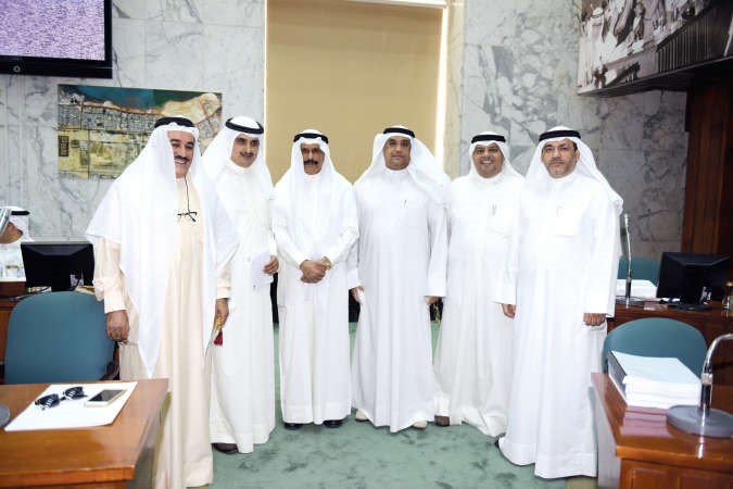 د حسن كمال وفهد الصانع ومشعل الجويسري ومحمد المعجل وم احمد المنفوحي واحمد الفضالة