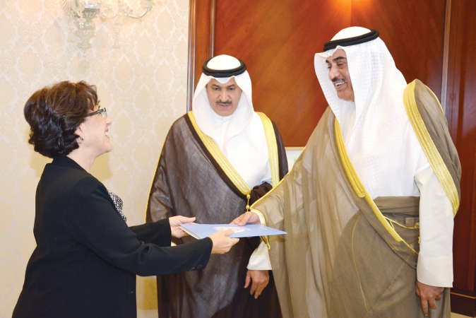 الشيخ صباح الخالد متسلما اوراق اعتماد الممثل المقيم لبرنامج الامم المتحدة الانمائي في الكويت