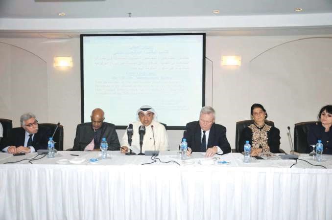 د عبدالحميد دشتي متحدثا خلال مؤتمره الصحافي مساء امس 	محمد هاشم﻿