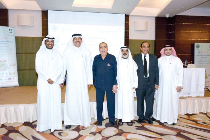 دعبدالرحمن العوضي ودخالد الصالح ودعجيل النشمي وحامد الابراهيم خلال اطلاق الحملةريليش كومار﻿