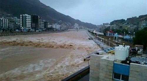 بالصور.. إعصار شابالا يهدم عشرات المنازل في المكلا 