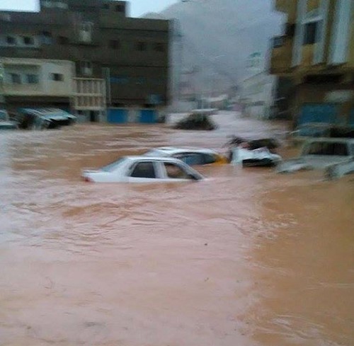 بالصور.. إعصار شابالا يهدم عشرات المنازل في المكلا 