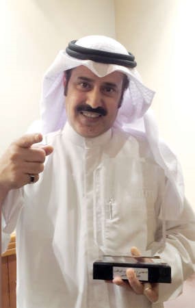 الاعلامي عبدالمحسن البرقاوي بعد تكريمه في مهرجان القنوات الفضائية﻿