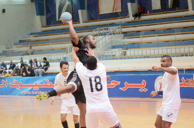 عبدالعزيز القطامي لاعب القرين في هجمة ضد الصليبخات ﻿