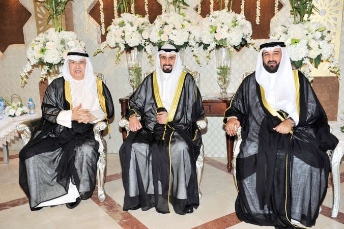 المعرس عيسى الصفي متوسطا والده احمد الصفي ووالد العروس محمد الصقر﻿
