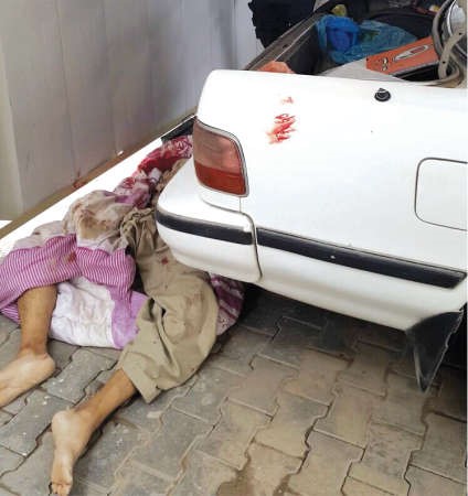 جثة القتيل قبل ان يضعها القاتل في دبة سيارته 