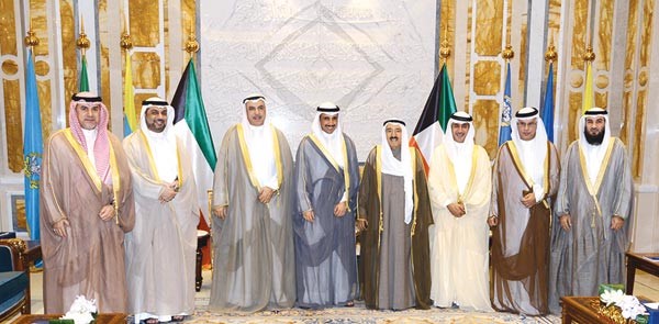 صاحب السمو الامير الشيخ صباح الاحمد مستقبلا رئيس مجلس الامة مرزوق الغانم واعضاء مكتب المجلس