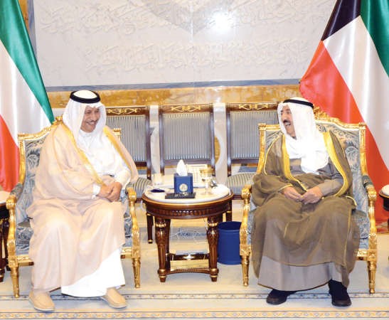 صاحب السمو الامير الشيخ صباح الاحمد خلال استقباله سمو رئيس الوزراء الشيخ جابر المبارك ﻿