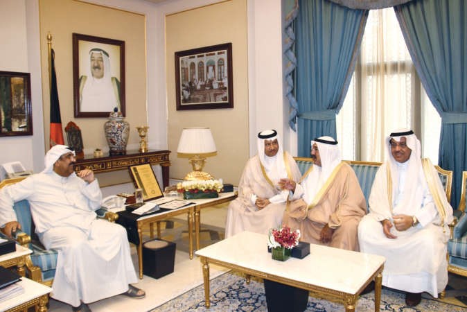 الشيخ مشعل الاحمد وسمو رئيس الوزراء الشيخ جابر المبارك والشيخ ناصر صباح الاحمد ومبارك الخرينج﻿