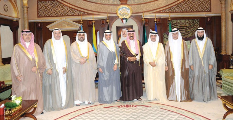سمو ولي العهد الشيخ نواف الاحمد مستقبلا مرزوق الغانم واعضاء مكتب مجلس الامة﻿