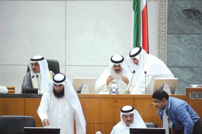 رئيس مجلس الامة مرزوق الغانم والشيخ محمد الخالد ومعادل الخرافي على المنصة
﻿