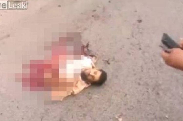 فيديو صادم.. انتحاري مقطوع لنصفين يتحرك ويتكلم بعد تفجير نفسه 