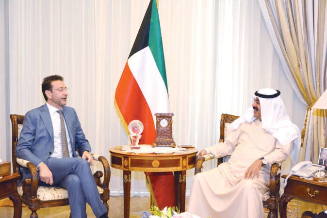 خالد الجارالله مستقبلا السفير الايطالي جيوسيبي سكونياميليو﻿