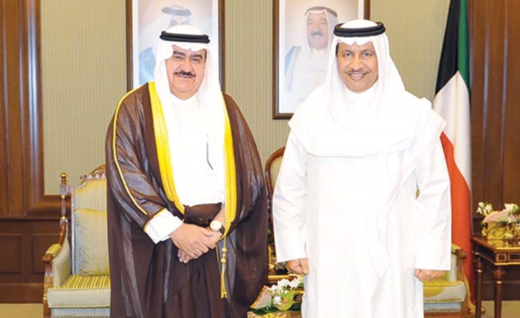 سمو رئيس الوزراء الشيخ جابر المبارك خلال استقباله الفريق مثابت المهنا ﻿