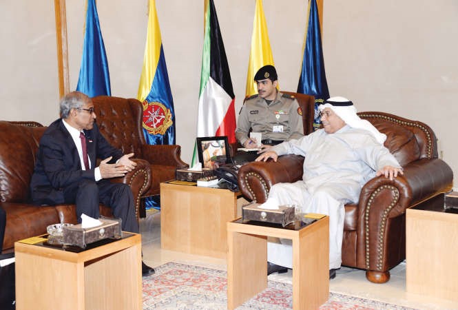 الشيخ خالد الجراح وسفير سنغافورة زين العابدين محمد