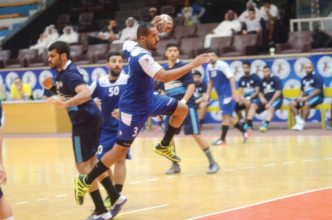  تصويبة من سعد الحيدري لاعب الشباب ﻿