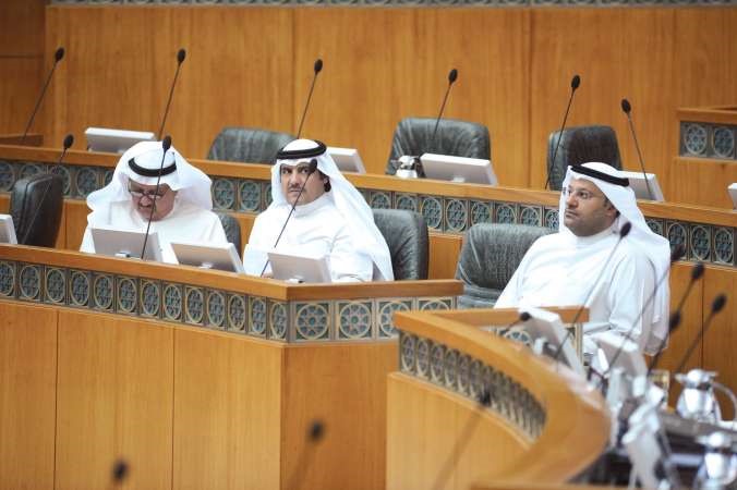 دعلي العبيدي وسلطان اللغيصم وعيسى الكندري
﻿