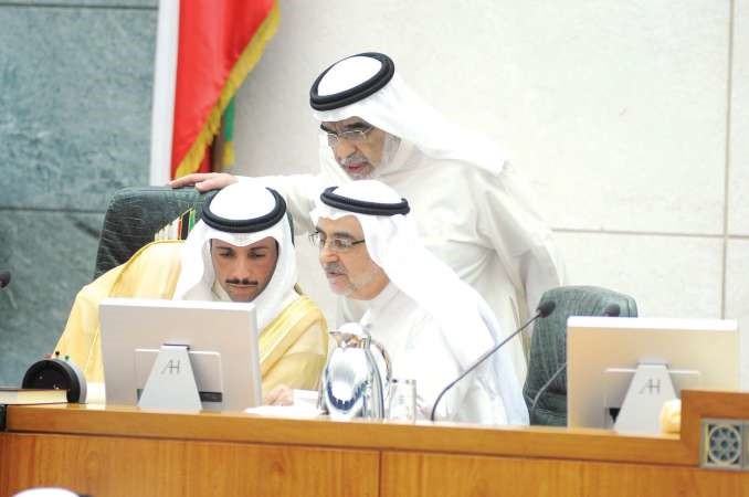 رئيس مجلس الامة مرزوق الغانم مع عدنان عبدالصمد واحمد لاري
﻿