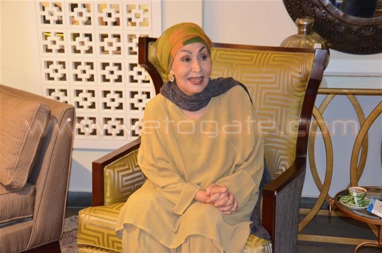 بالصور.. سهير البابلي تشارك حفيدتها فرحة افتتاح جاليري 