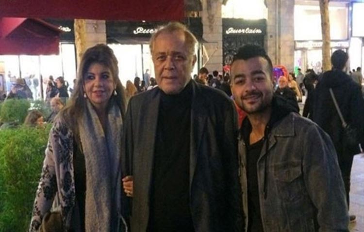 صورة: محمود عبدالعزيز يستجم مع زوجته بباريس