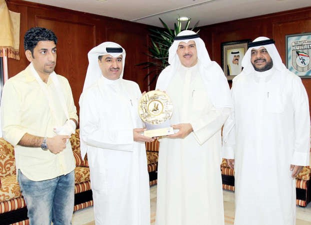 الشيخ سلمان الحمود والشيخ احمد المنصور مكرمان الفودري﻿