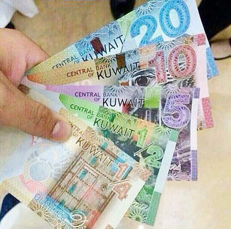 15 ألف دينار سرقها مجهول من مركبة مصري بعد كسر الزجاج الأيمن في النقرة