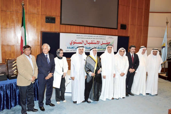 الانصاري مع عدد من اعضاء هيئة التدريس المكرمين ﻿