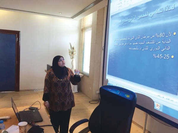 د ايمان الشريفي خلال المحاضرة