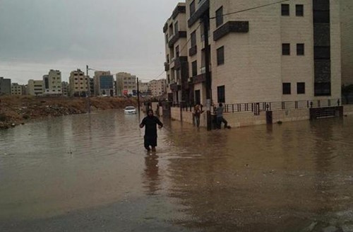 بالفيديو والصور.. سيول جارفة تجتاح العاصمة الأردنية.. ووفاة طفلين مصريين غرقاً 