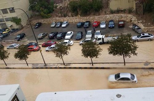 بالفيديو والصور.. سيول جارفة تجتاح العاصمة الأردنية.. ووفاة طفلين مصريين غرقاً 