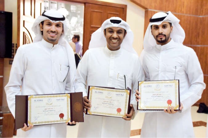طلال الماجد وحمد السهيل ومحمد السبيعي بعد التكريم