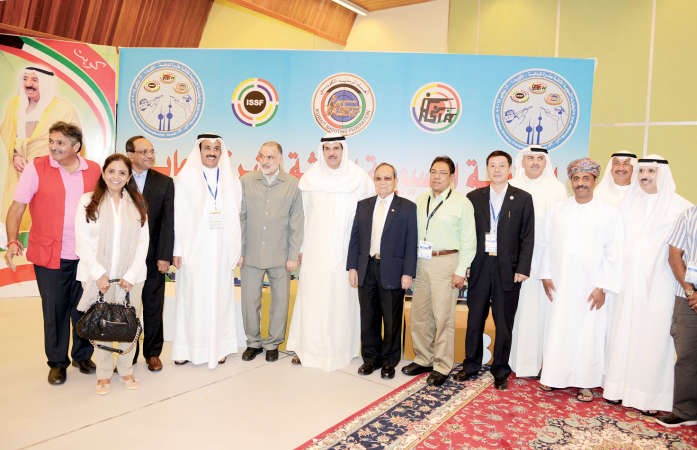 الشيخ سلمان الحمود مع رؤساء الوفود المشاركة فى البطولة ﻿