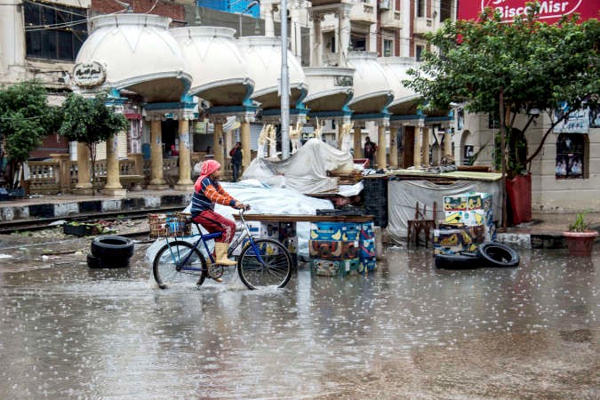 الاسكندرية مازالت غارقة في السيول
