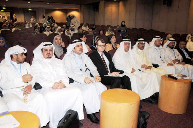 دعبدالرحيم ذياب في مقدمة الحضور	محمد خلوصي﻿