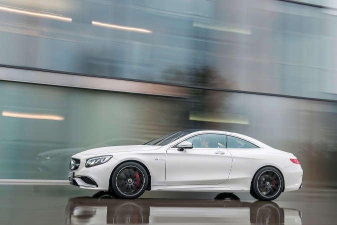 S 63 كوبيه من مرسيدس-AMGتفوز بجائزة اروع سيارة للتجول