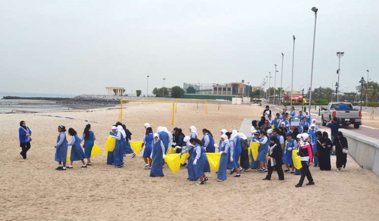 جانب من الحملة البيئية التطوعية 