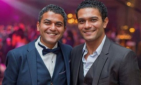 آسر ياسين ينشر صورة مع شقيقه الأكبر.. شاهد