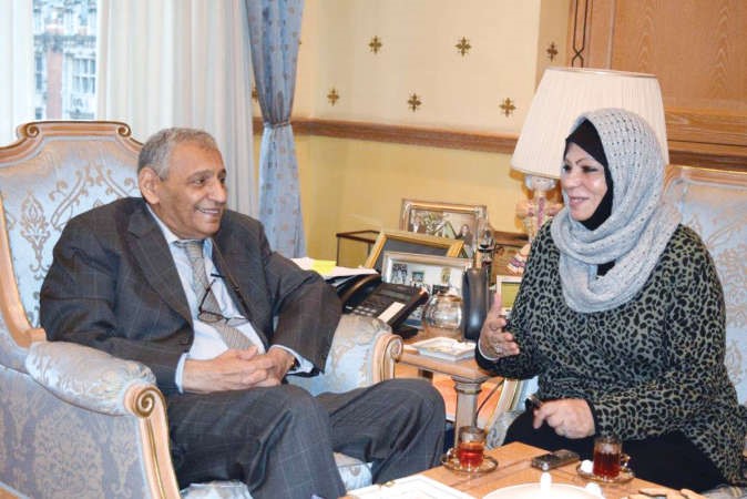 السفير خالد الدويسان خلال حديثه الى الزميلة ليلى الشافعي﻿