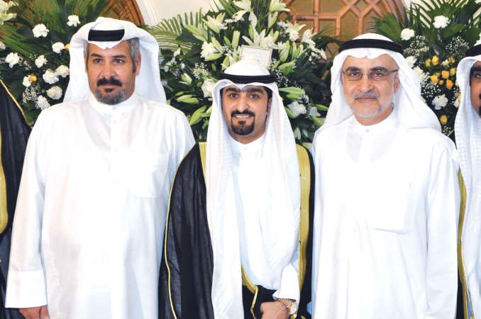 احمد لاري مهنئا﻿