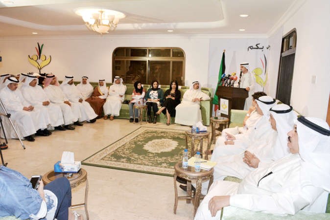 علي الراشد متحدثا خلال المؤتمر الصحافي ريليش كومار