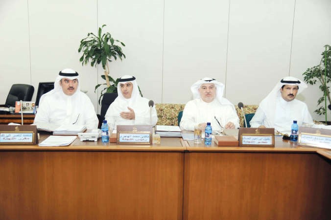 عبدالله العدواني وخليل الصالح وماضي الهاجري ومحمد البراك في لجنة المعاقين﻿