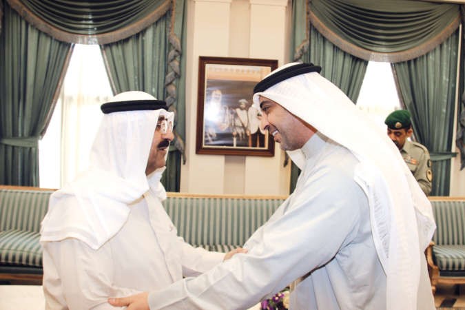الشيخ مشعل الاحمد يتلقى التهاني من الشيخ محمد العبدالله