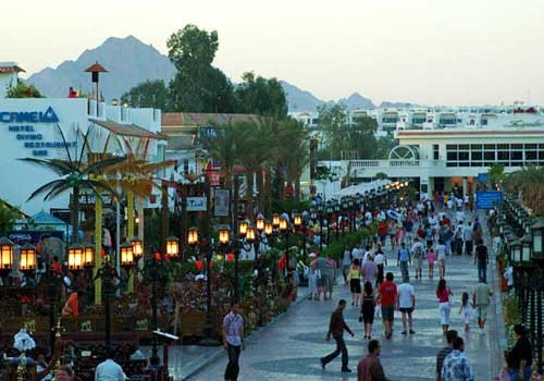سياح روسيا وبريطانيا يرفضون ترك  شرم الشيخ