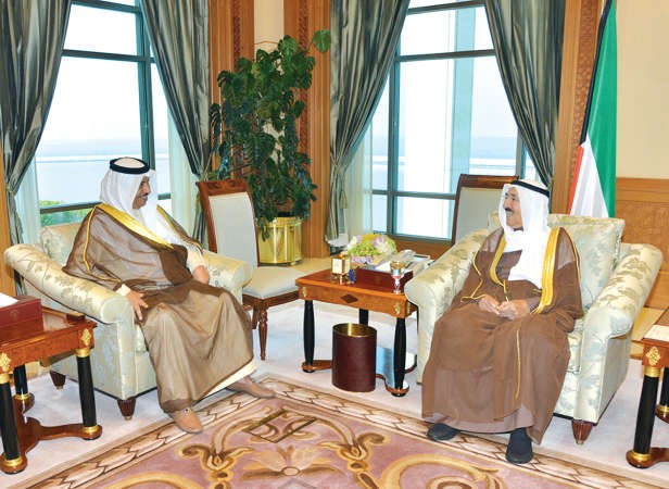 صاحب السمو الامير الشيخ صباح الاحمد مستقبلا سمو رئيس مجلس الوزراء الشيخ جابر المبارك