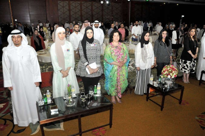 المطيري والمضاحكة في مقدمة الحضور وتبدو المحامية نجلاء النقي﻿