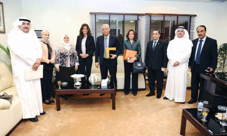هند الصبيح ووزيرة الهجرة والمصريين في الخارج نبيلة مكرم والسفيرياسر عاطف واحمد الموسى وعبدالله المطوطح وعدد من الحضور﻿