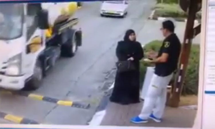 بالفيديو.. لحظة طعن فتاة فلسطينية جندياً إسرائيلياً جنوب القدس